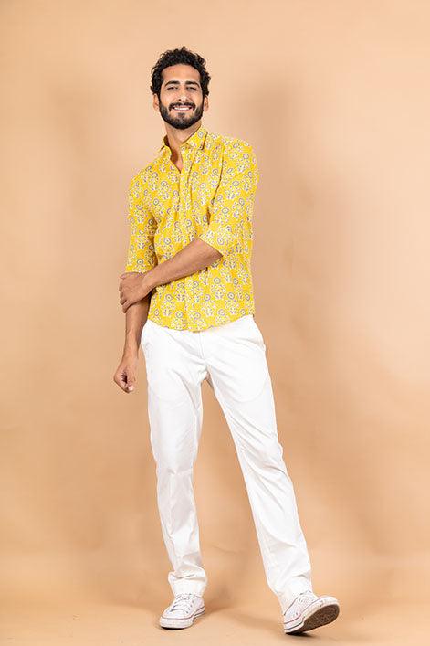yellow shirt/white pants combo, so cute | White pants outfit, Cute yellow  shirts, Yellow shirts